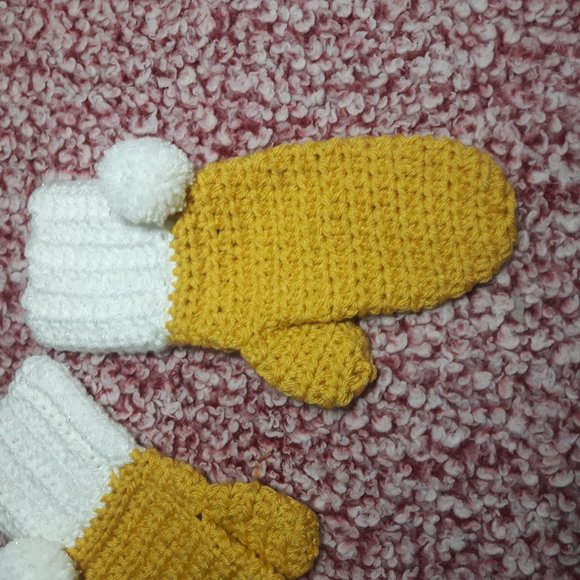 Mittens - Picture 7 of 8